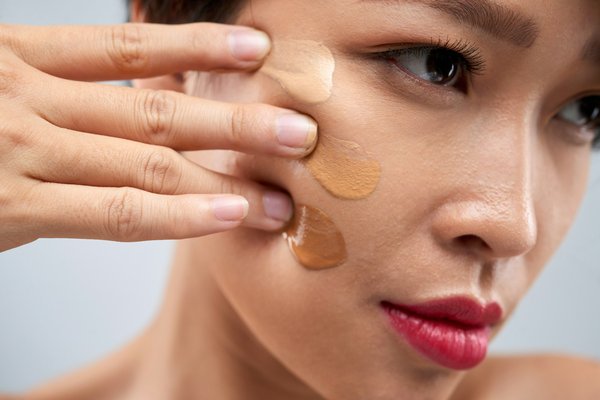 Fonds de teint : le guide ultime pour sublimer votre peau